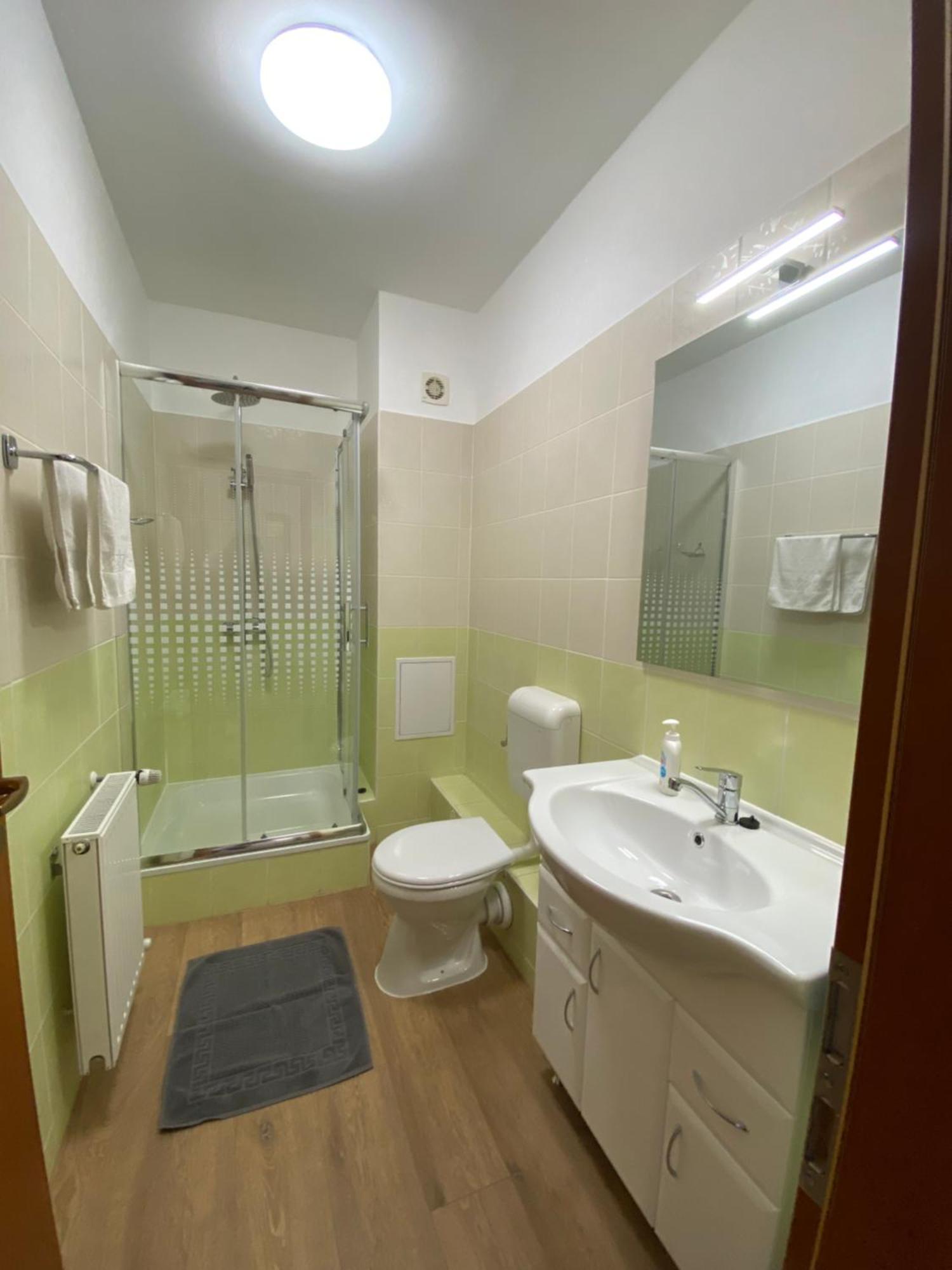 Héli apartman Hajdúszoboszló Esterno foto
