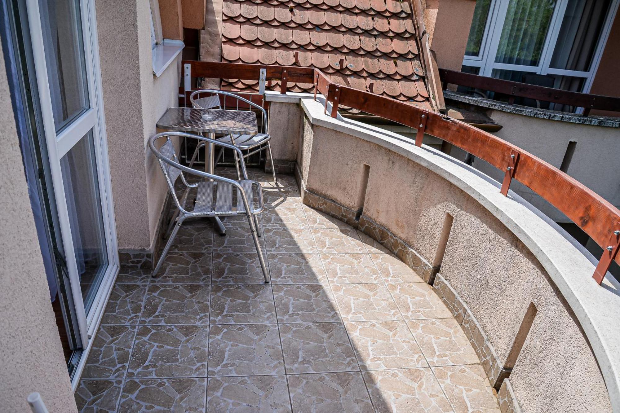 Héli apartman Hajdúszoboszló Esterno foto